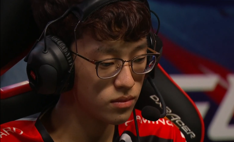 Scout迎来五赛季出色发挥，MAD观众热烈欢呼！观众掌声雷动