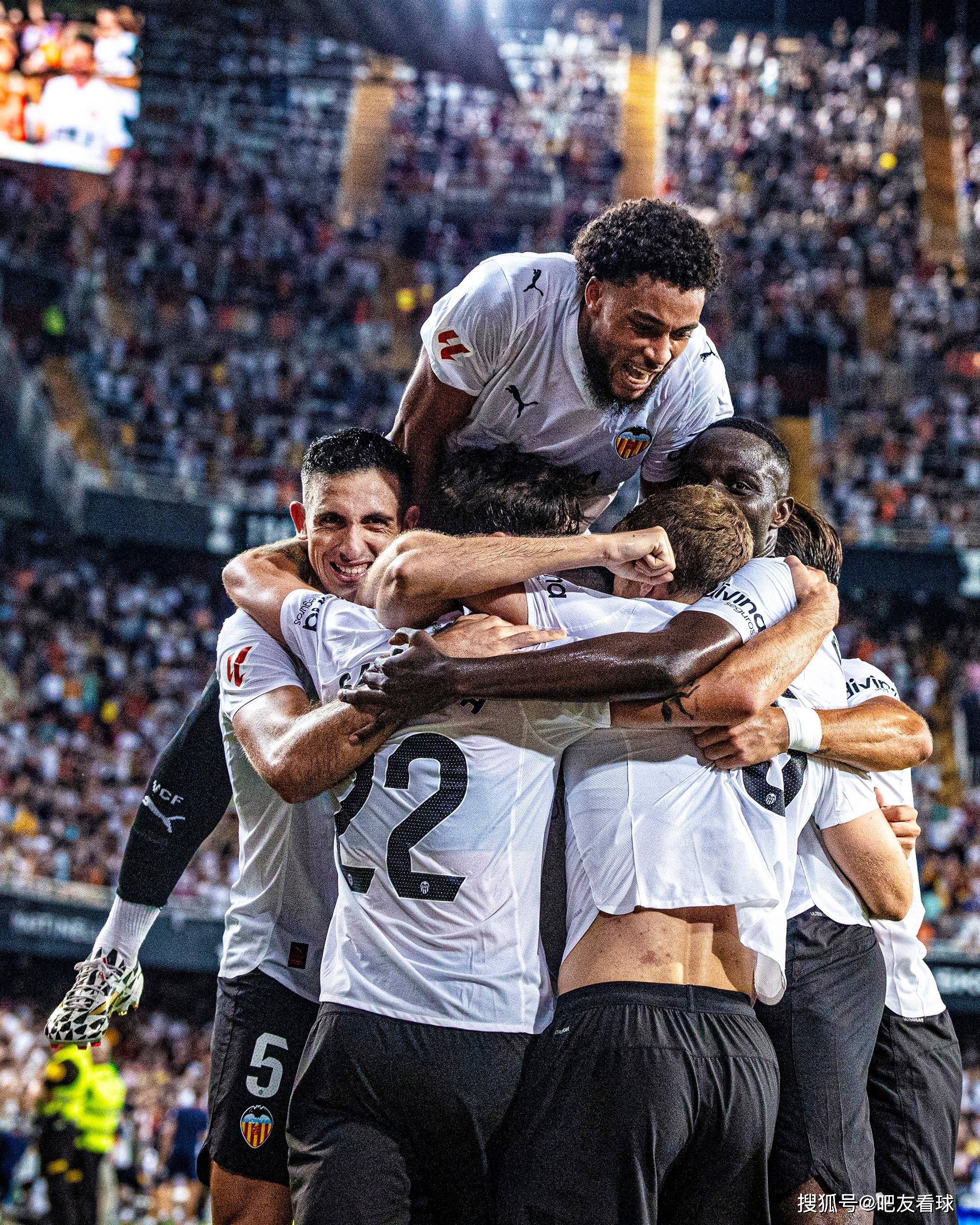 包含里程碑夜！拉齐奥战术微调，英超转会期刷纪录，引发热议，身体对抗强度拉满的词条